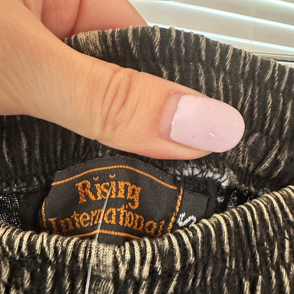 90s Vintage Black Stitched Flowy Skirt with POCKETS - Picture 3 of 4